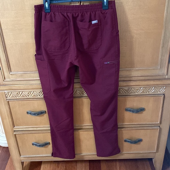 FIGS Burgundy Scrub pants - Picture 4 of 11